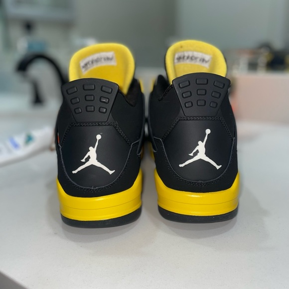 Jordan 4 thunder - Picture 5 of 7